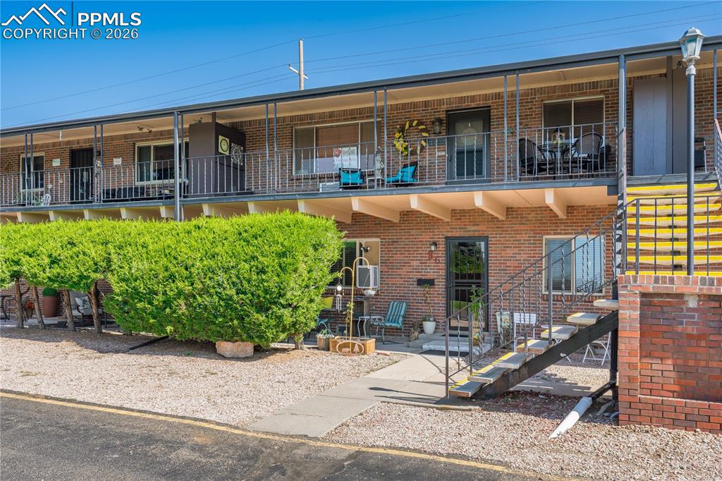 Image 5 of 35: Front of Structure