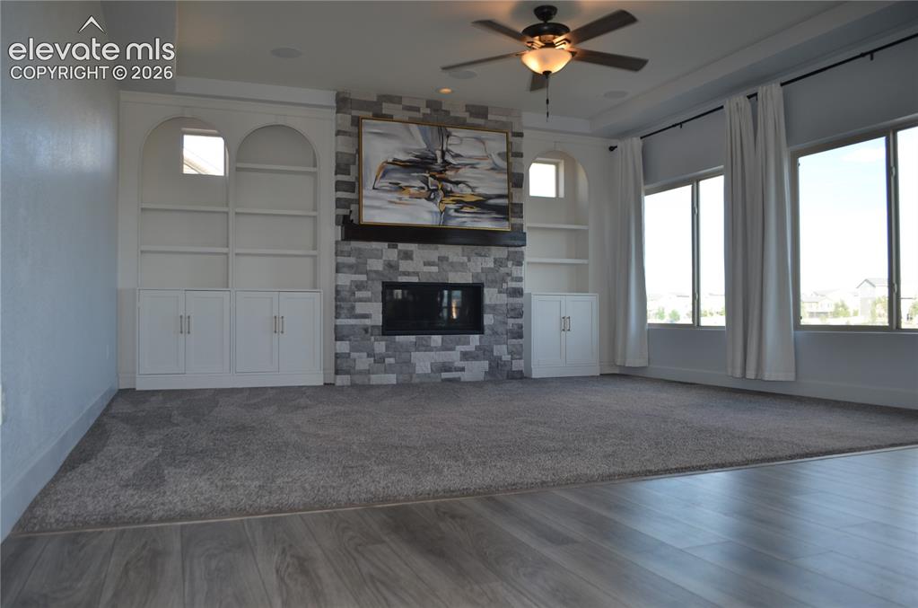 Image 15 of 30: Family Room