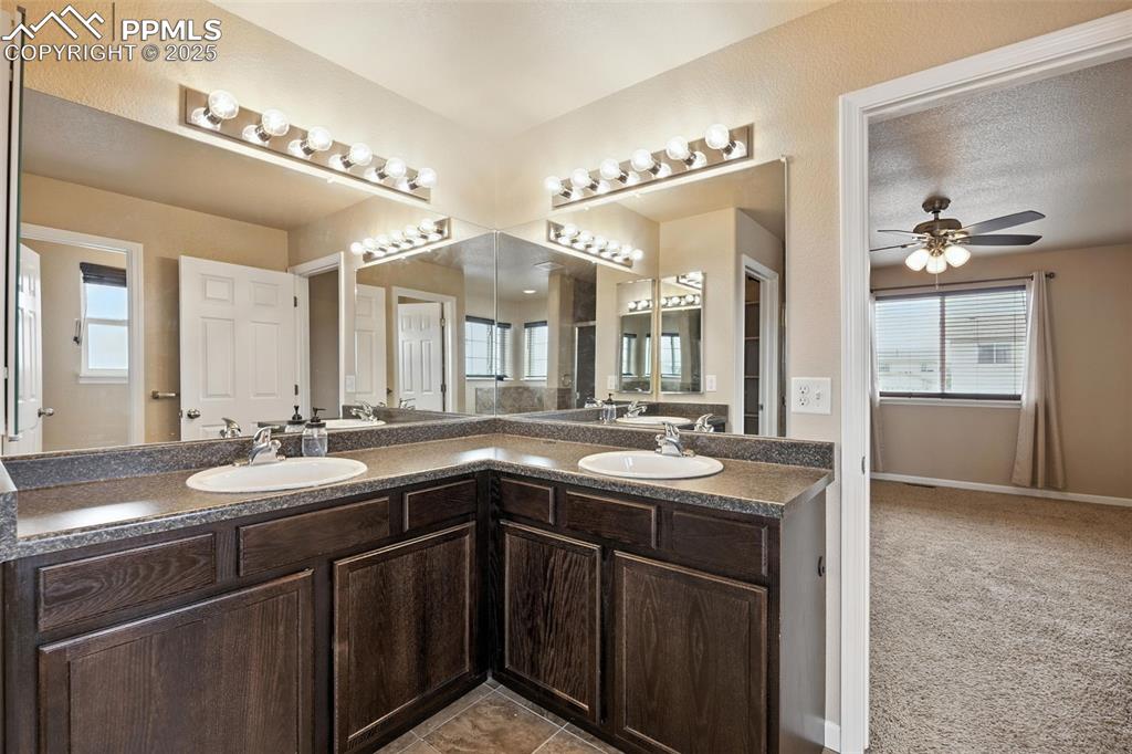 Image 16 of 29: Bathroom