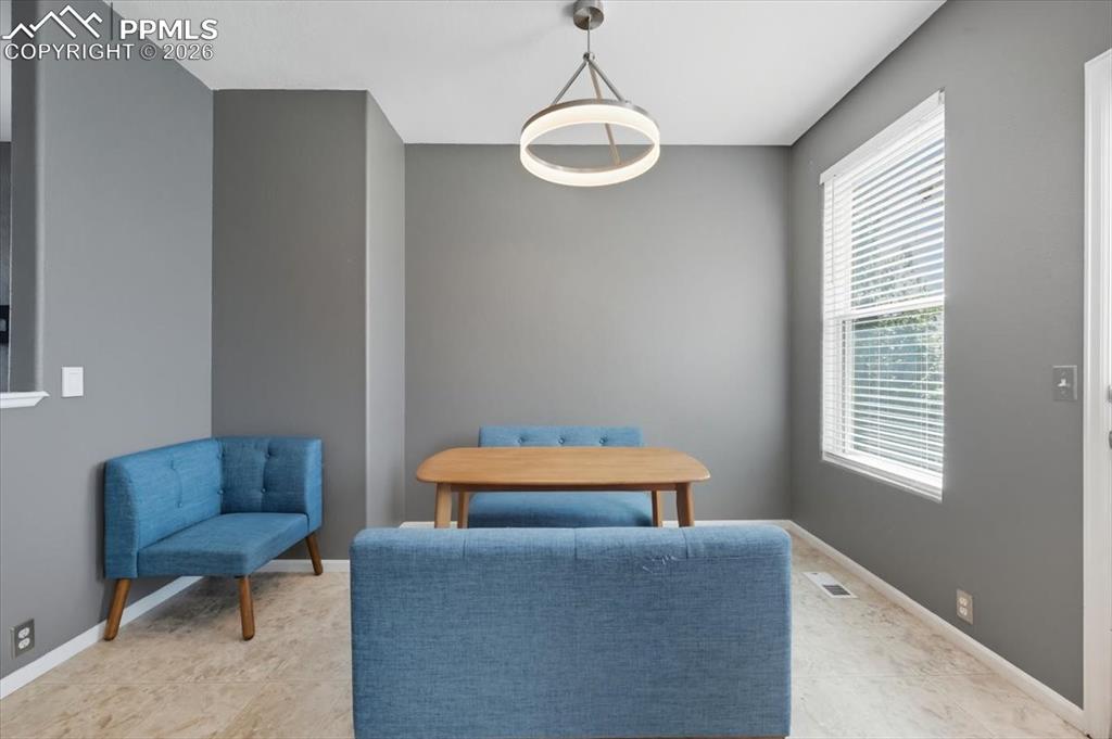 Image 12 of 34: Dining Area