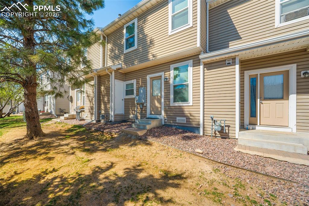 Image 27 of 34: Back of Structure