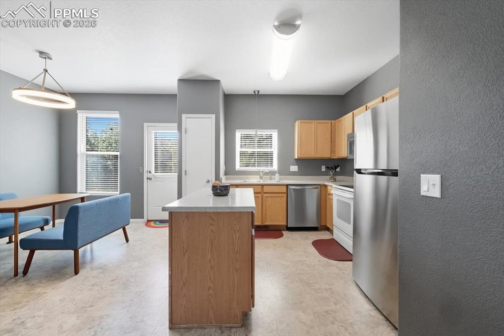 Image 6 of 34: Kitchen