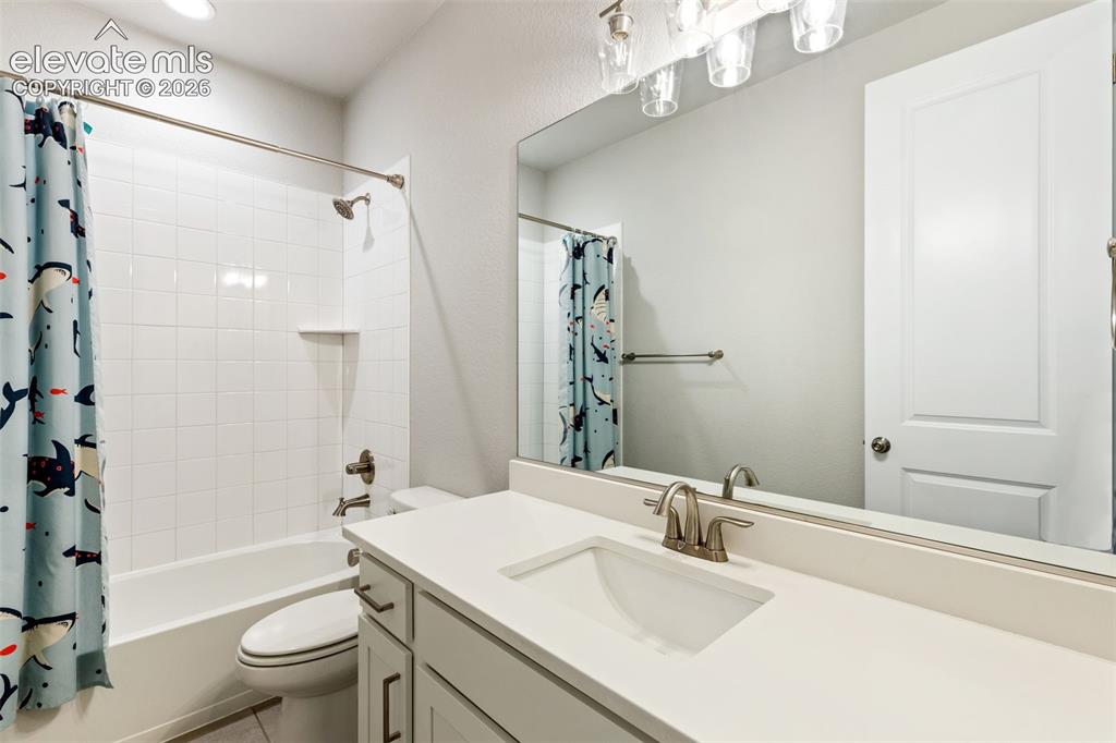 Image 26 of 38: Bathroom
