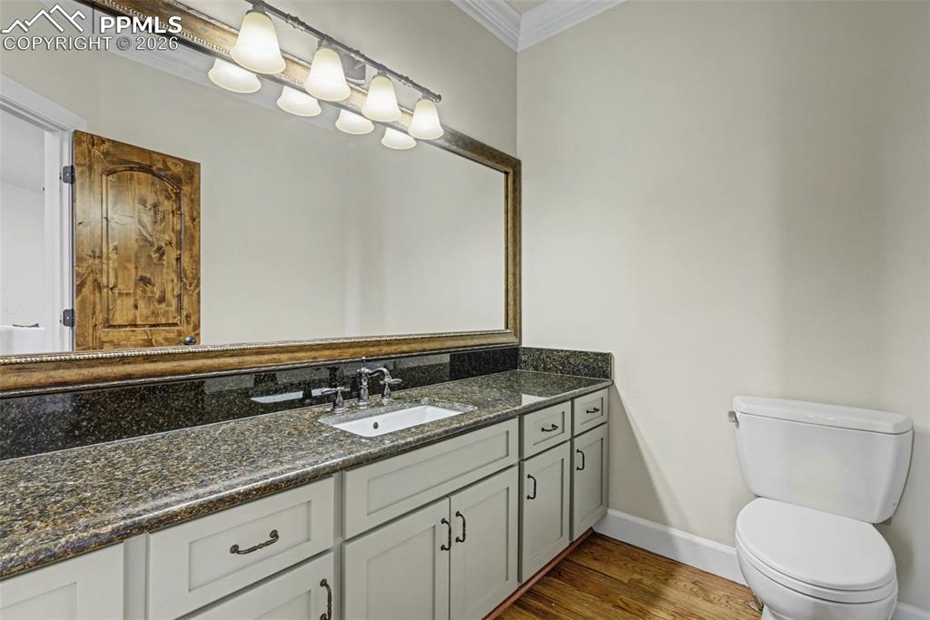 Image 36 of 49: Bathroom