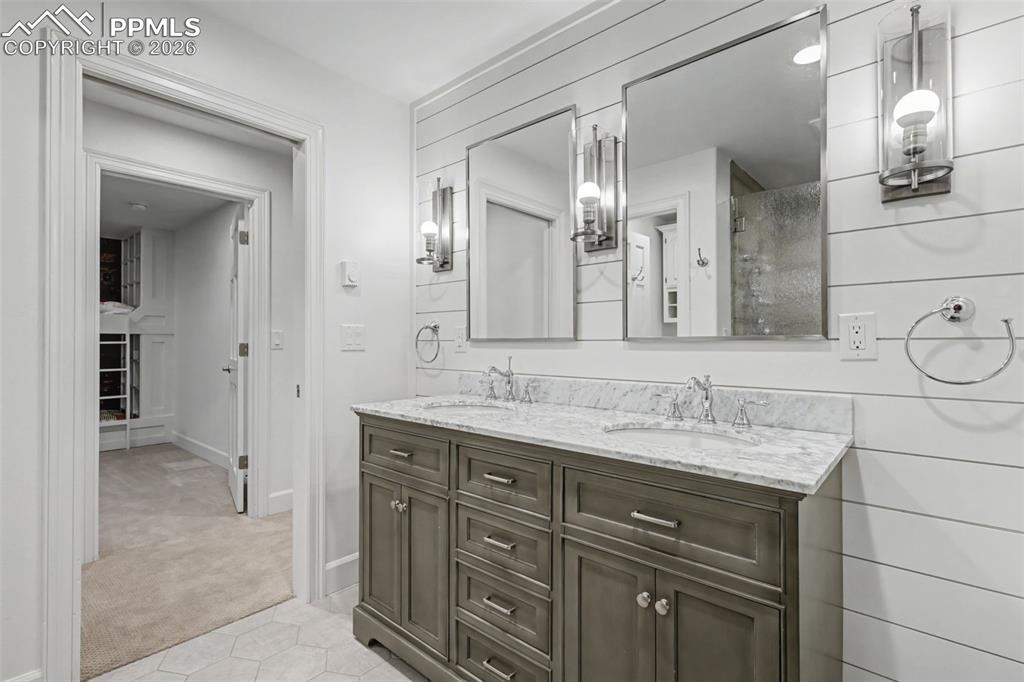 Image 39 of 49: Bathroom