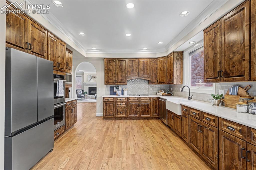 Image 9 of 49: Kitchen