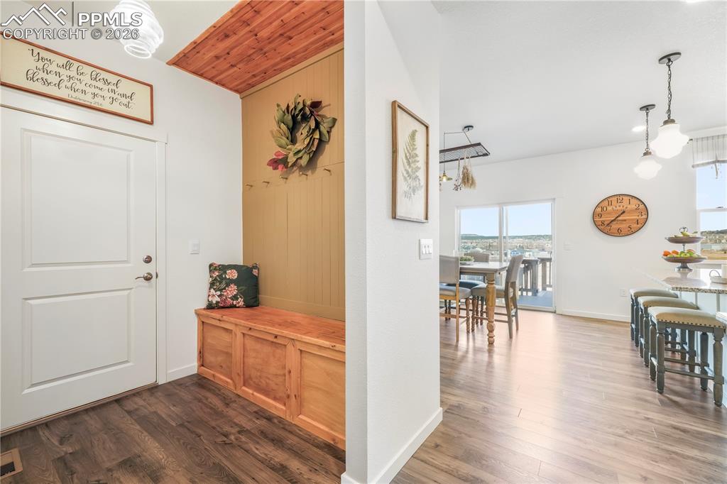 Image 9 of 50: Entry