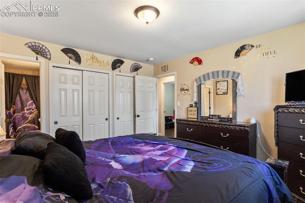 Image 10 of 21: Bedroom