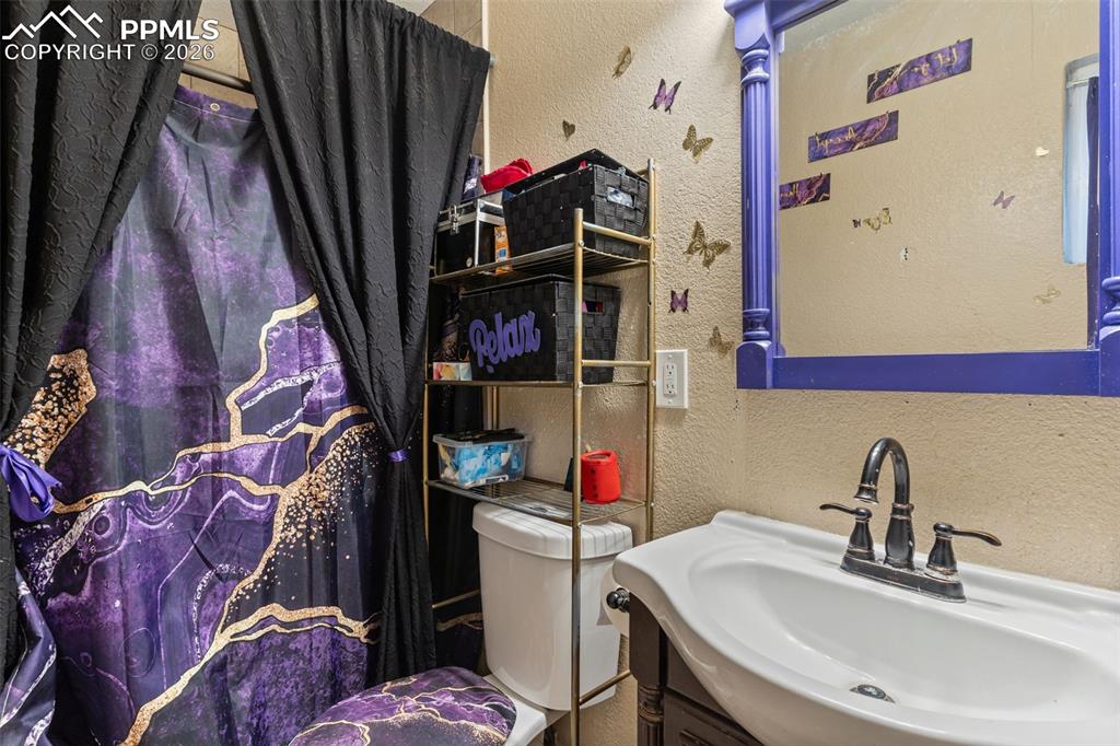 Image 11 of 21: Bathroom