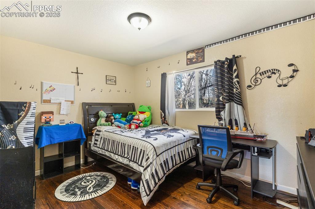 Image 12 of 21: Bedroom