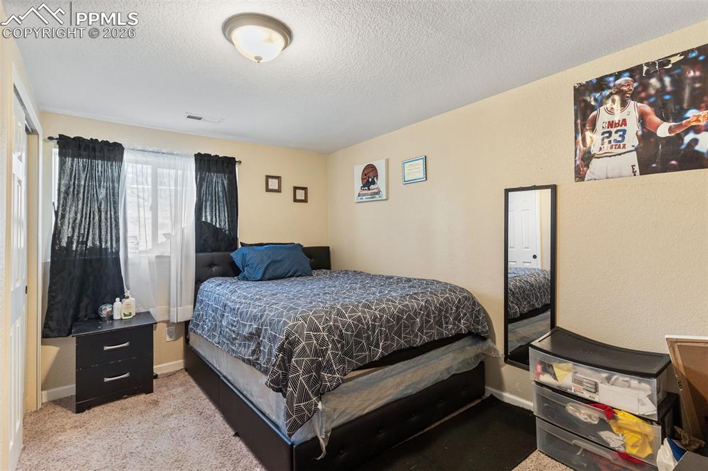 Image 14 of 21: Bedroom