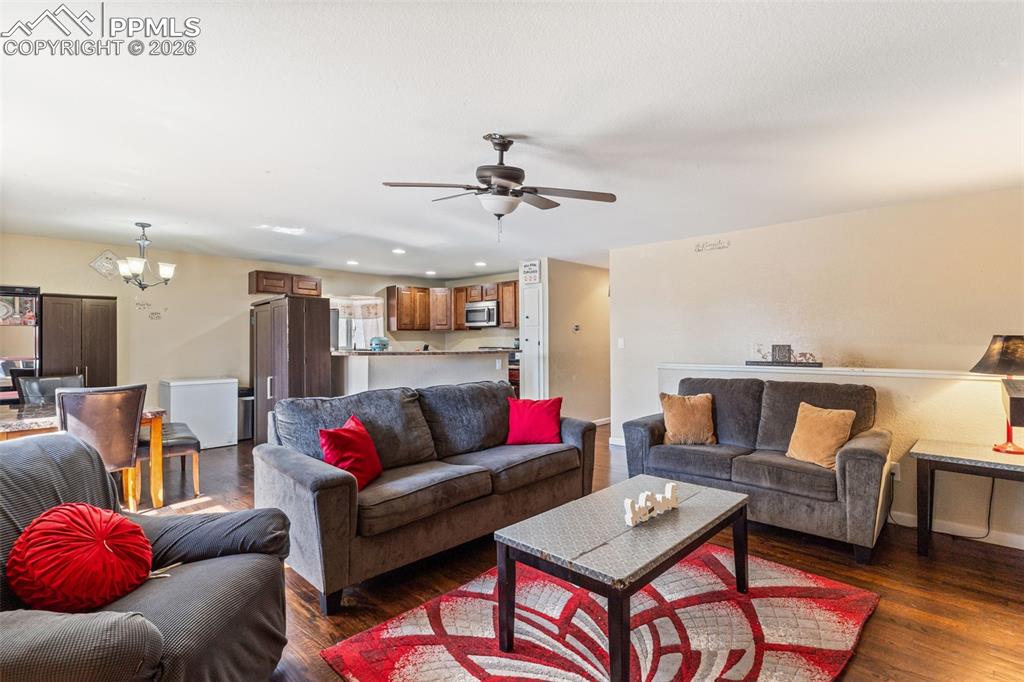 Image 5 of 21: Living Room