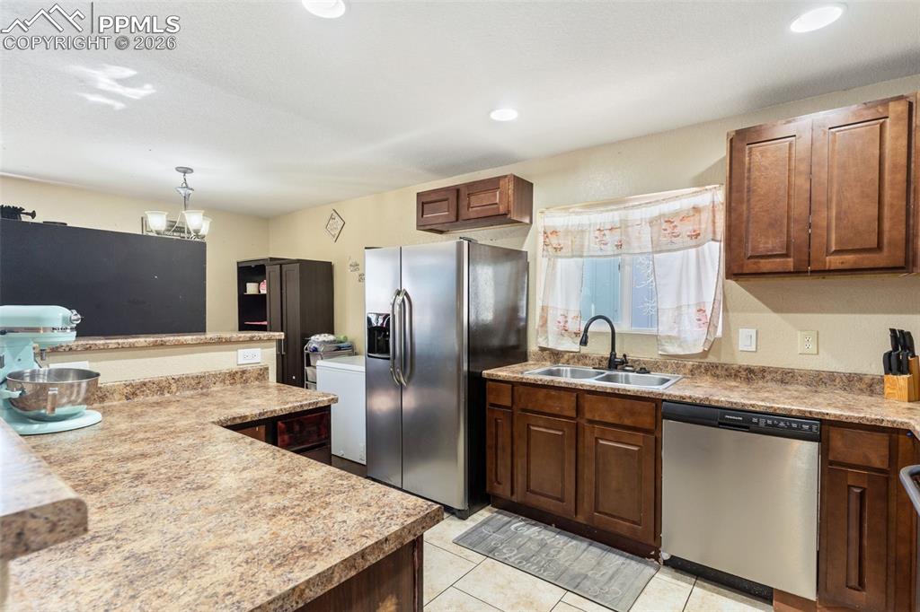 Image 6 of 21: Kitchen