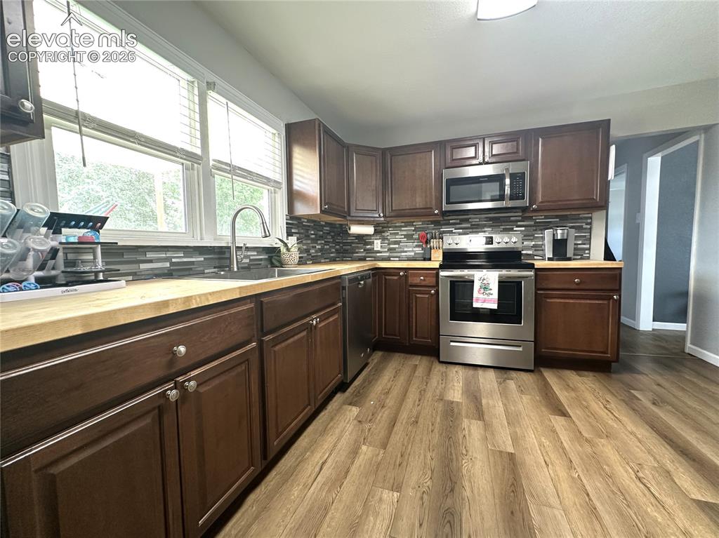 Image 4 of 14: Kitchen