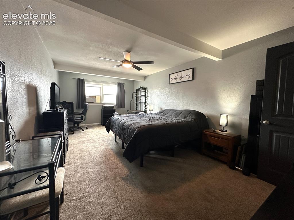 Image 6 of 14: Bedroom