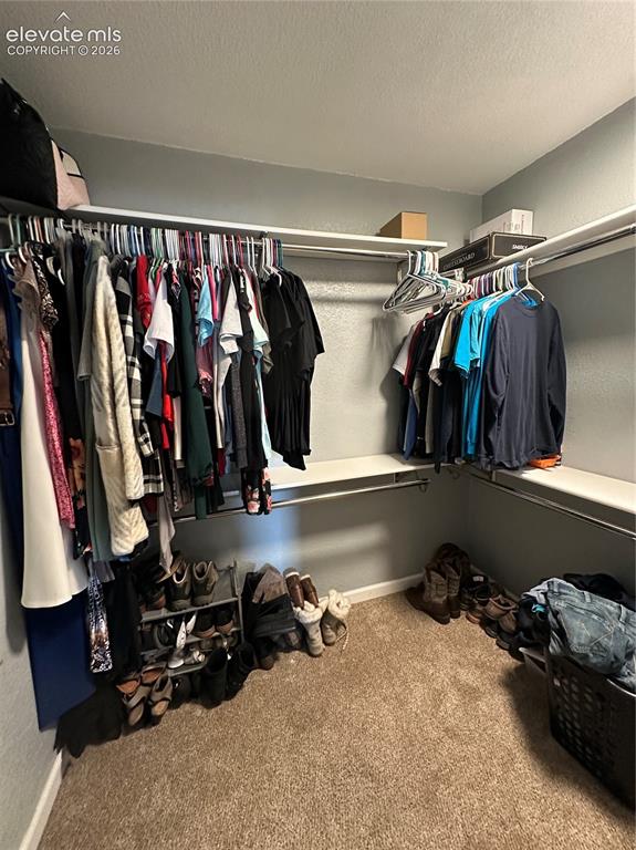 Image 7 of 14: Closet