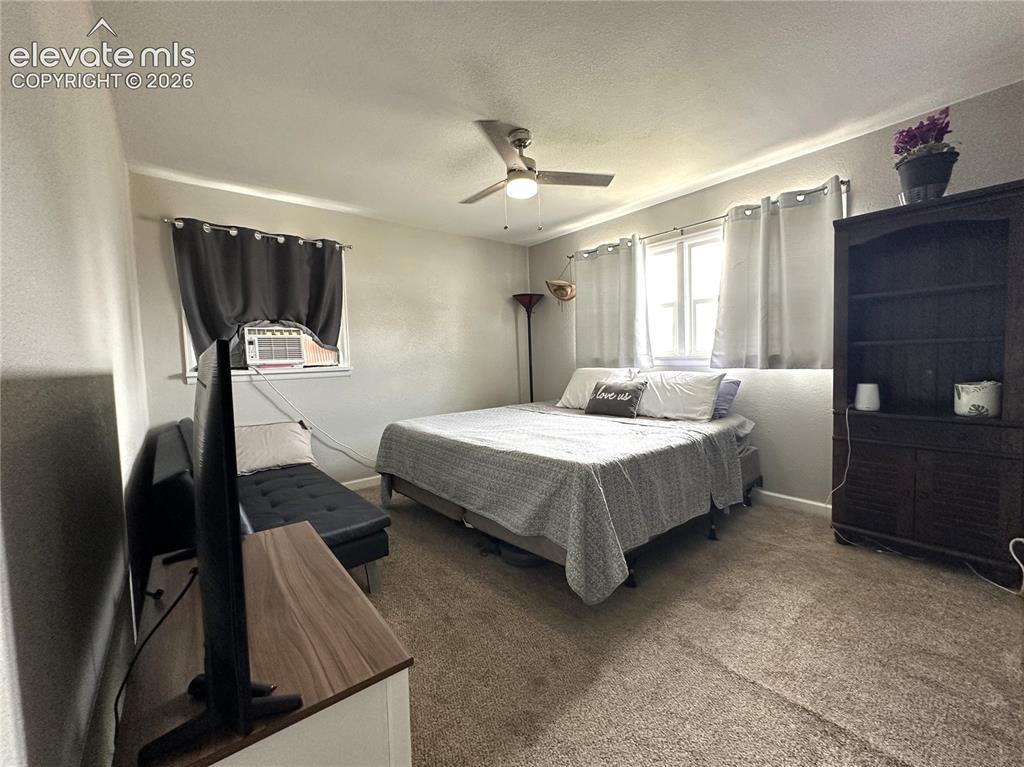 Image 8 of 14: Bedroom