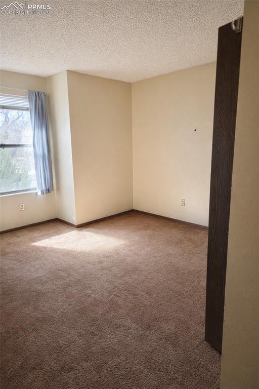 Image 12 of 17: Bedroom