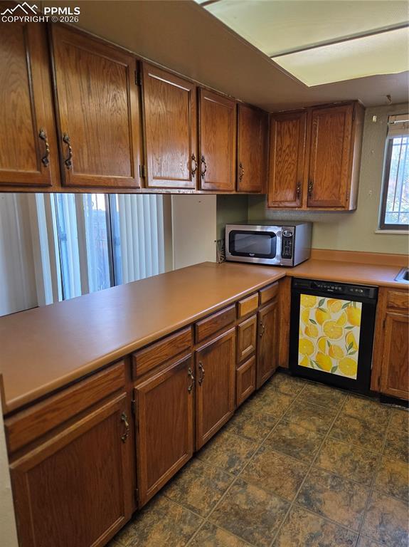 Image 8 of 17: Kitchen