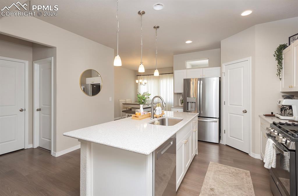 Image 15 of 32: Kitchen