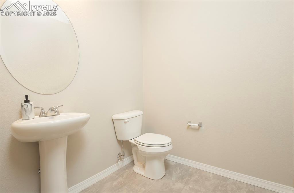 Image 25 of 32: Bathroom