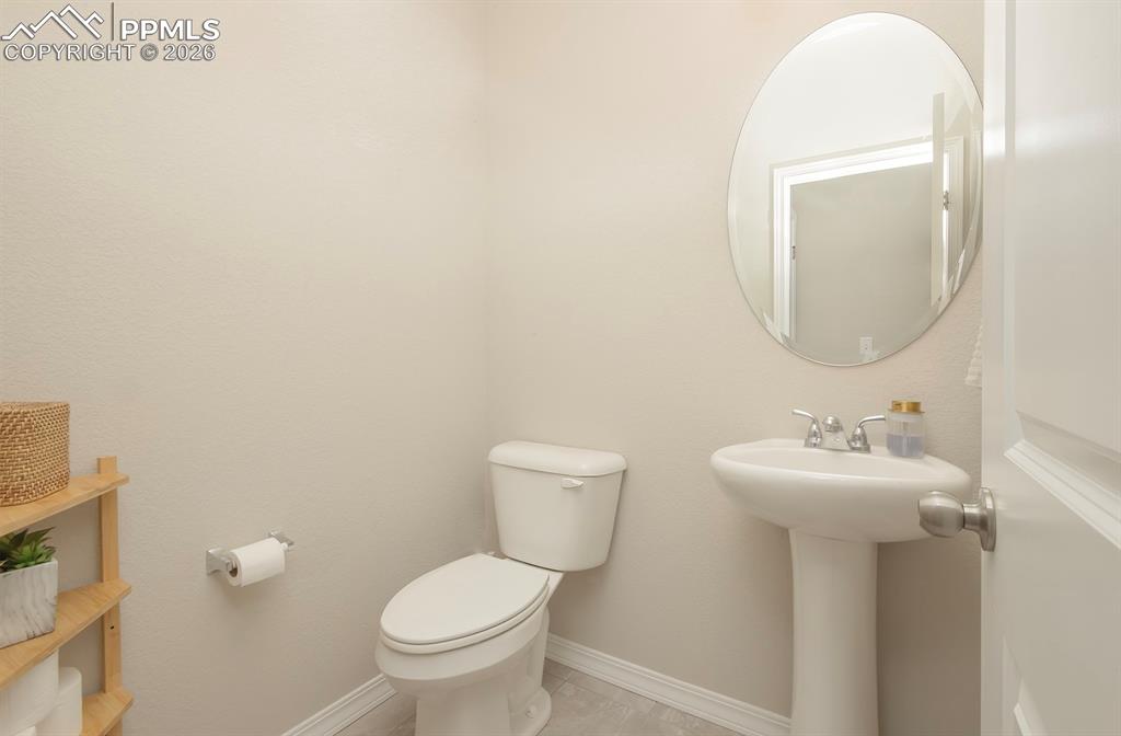 Image 6 of 32: Bathroom