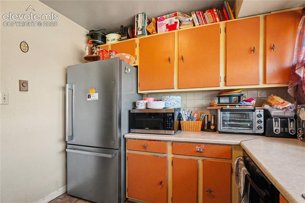 Image 17 of 31: Kitchen
