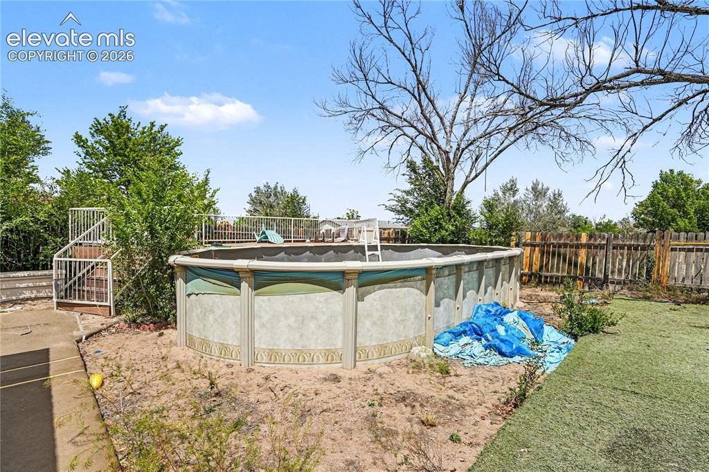 Image 4 of 31: Pool
