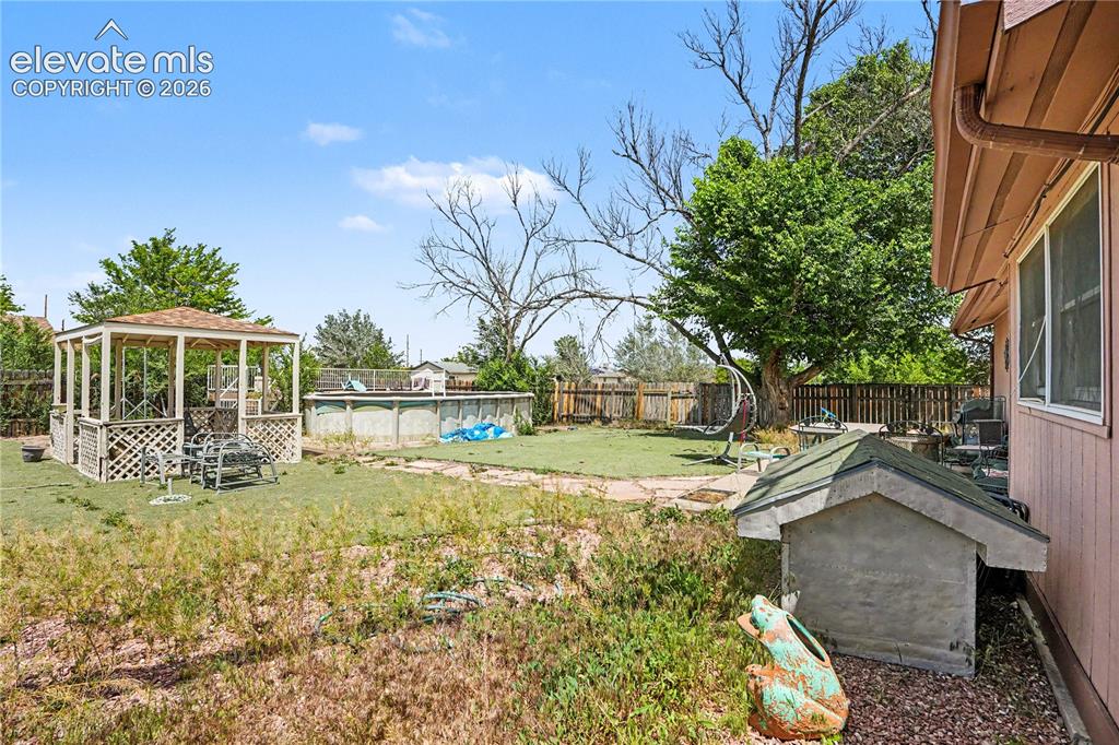 Image 6 of 31: Yard