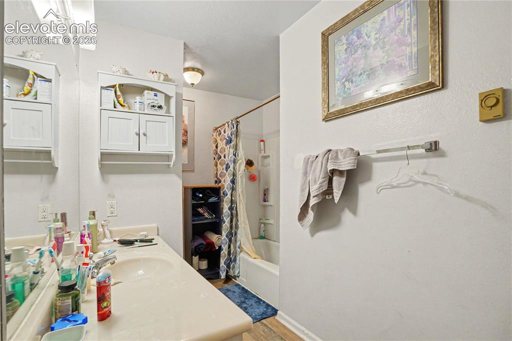 Image 8 of 31: Bathroom