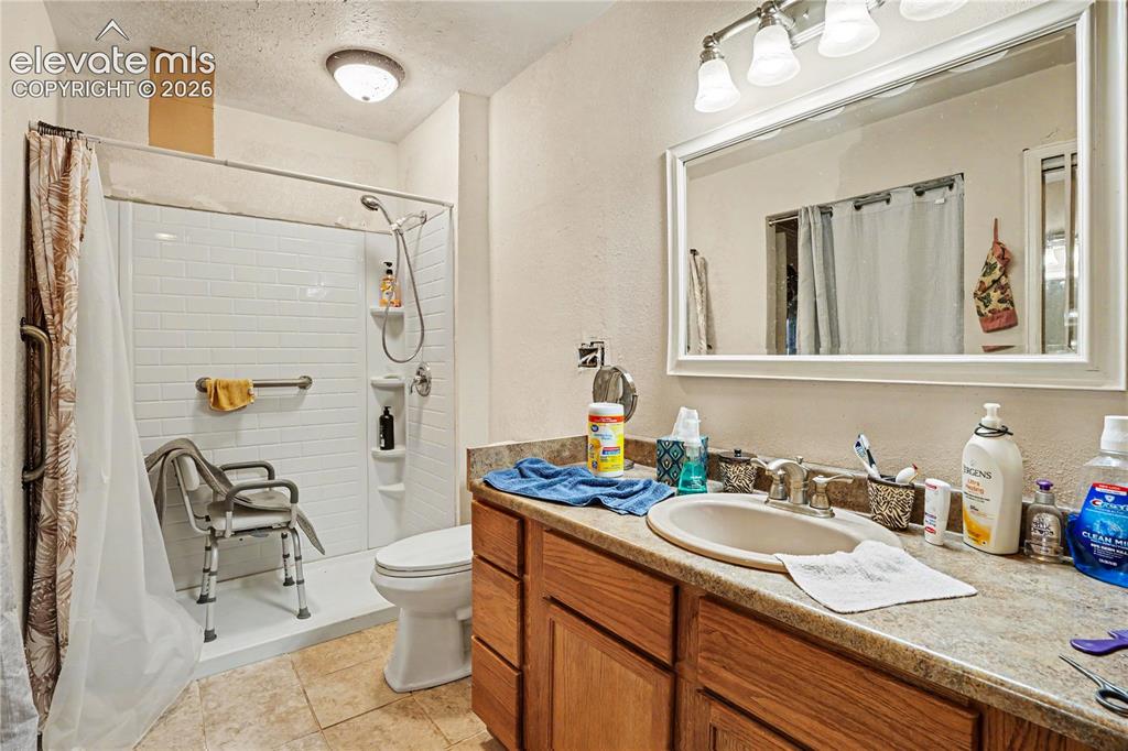 Image 9 of 31: Bathroom
