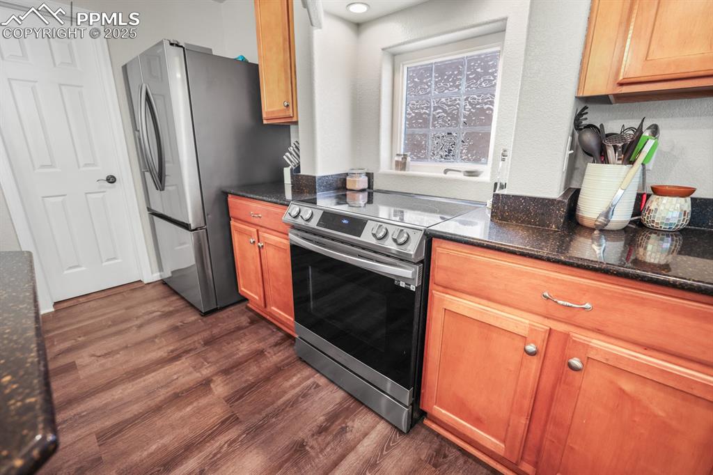 Image 10 of 49: Kitchen