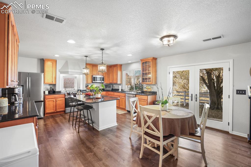 Image 12 of 49: Kitchen