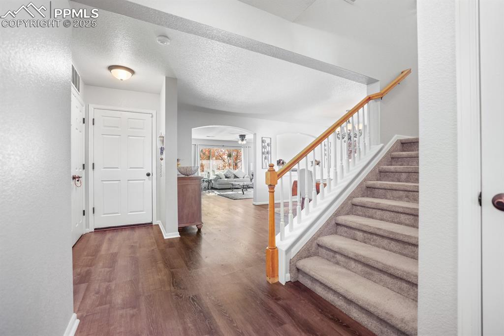 Image 13 of 49: Kitchen