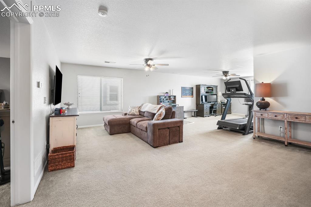 Image 19 of 49: Bathroom