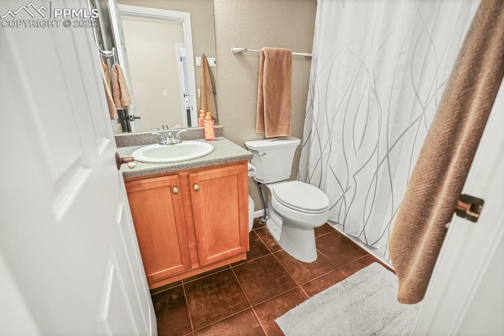 Image 27 of 49: Bathroom