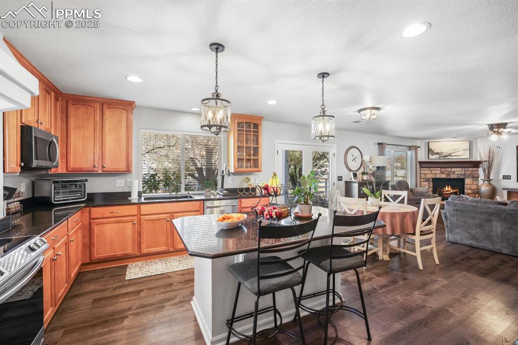 Image 9 of 49: Kitchen