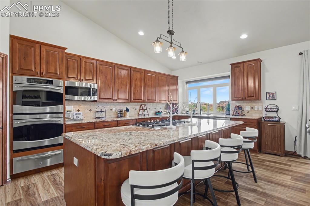 Image 11 of 50: Kitchen