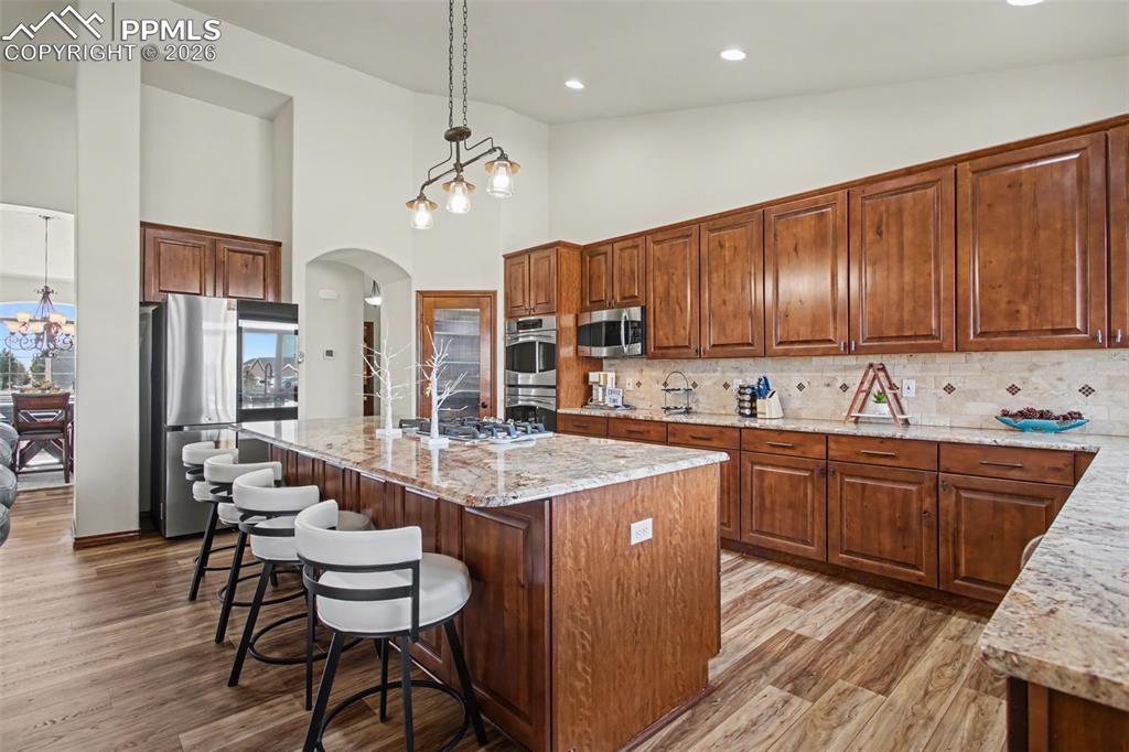 Image 12 of 50: Kitchen