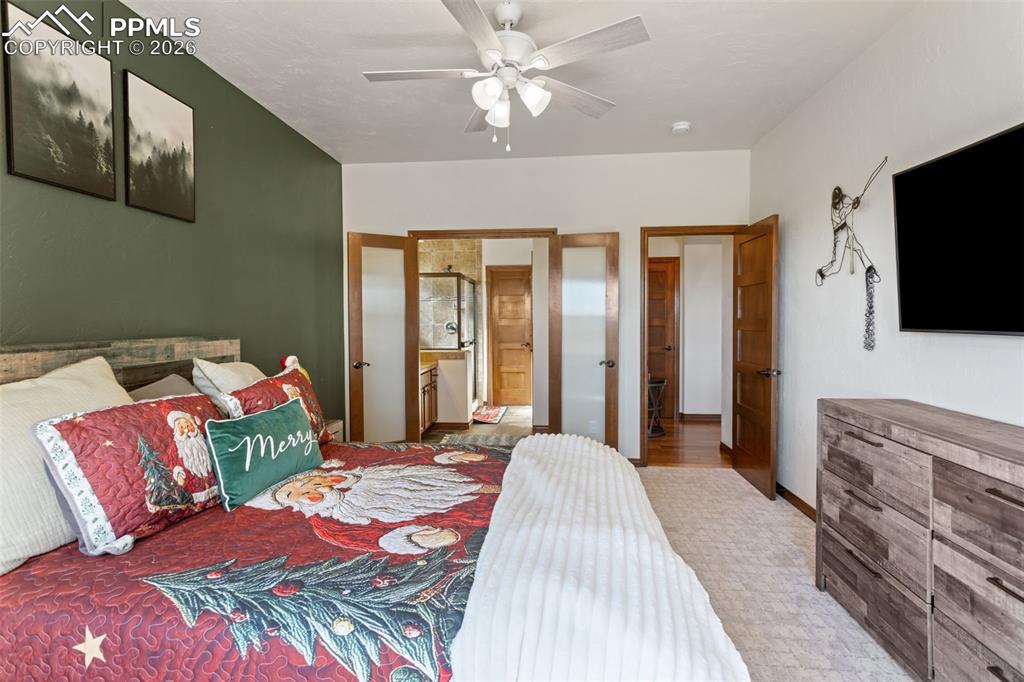 Image 24 of 50: Bedroom