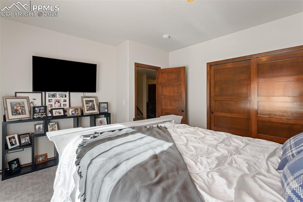 Image 30 of 50: Bedroom