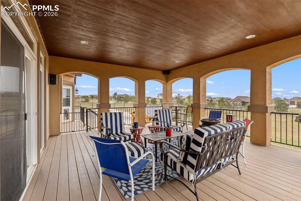 Image 37 of 50: Deck