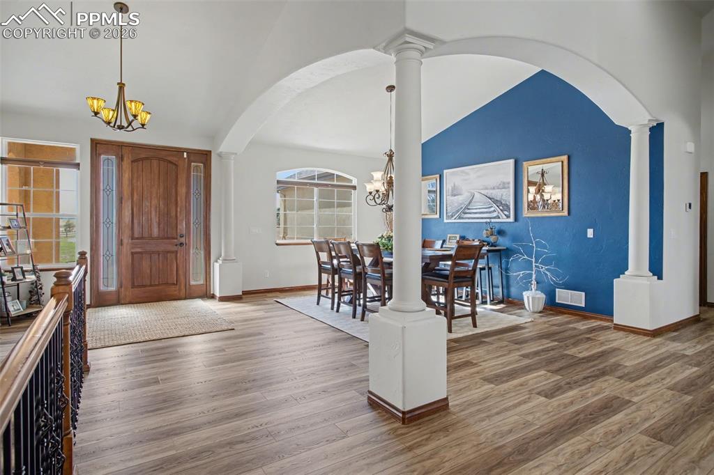 Image 7 of 50: Entry