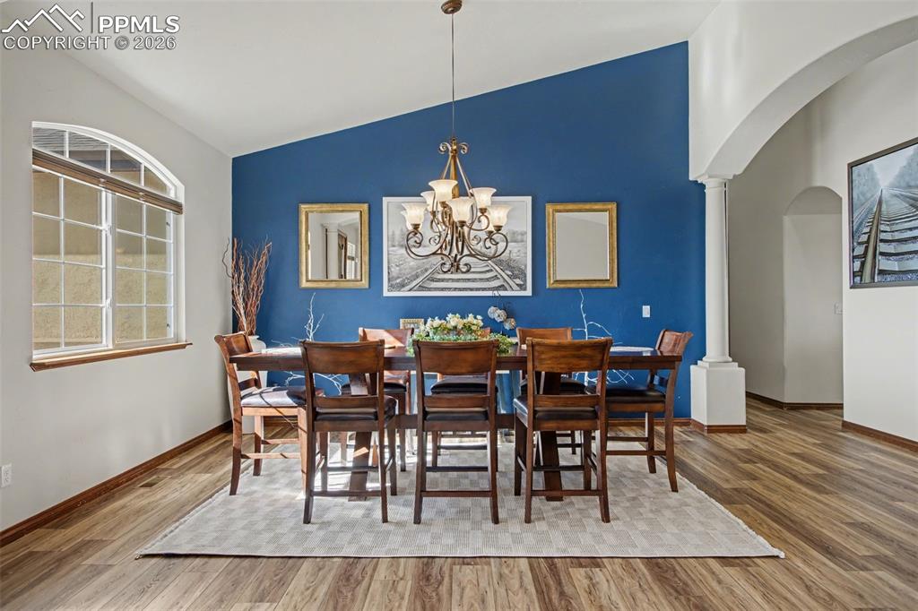 Image 9 of 50: Dining Area