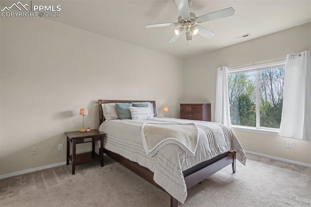 Image 12 of 25: Bedroom