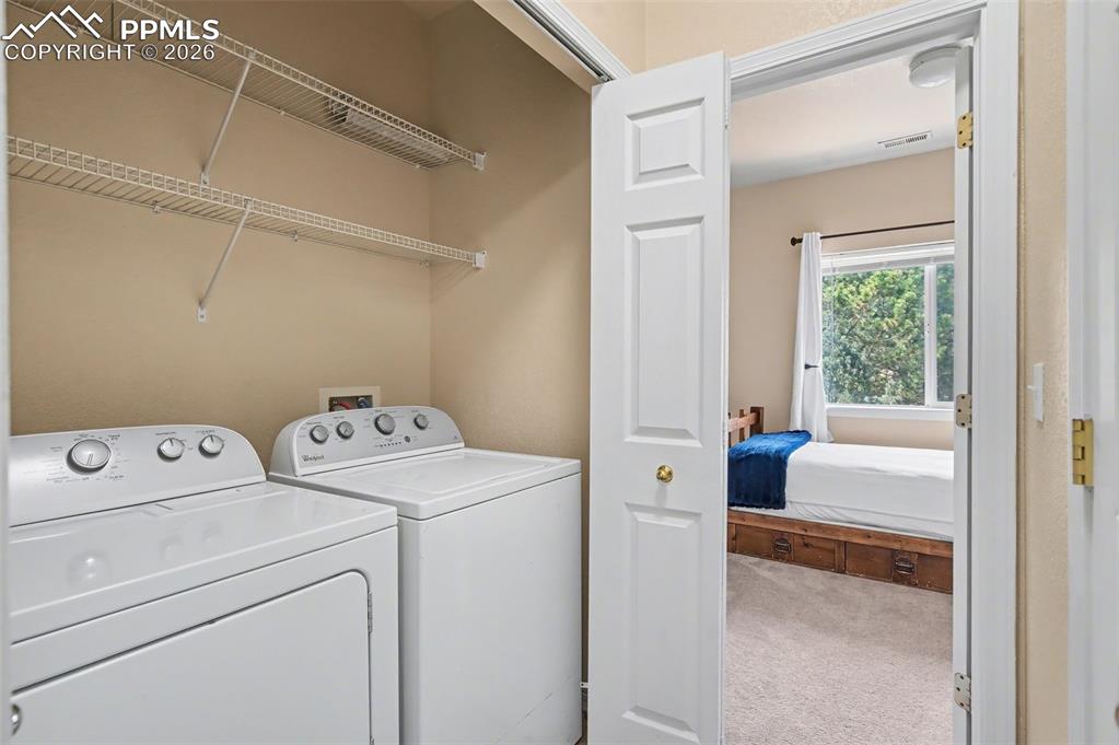 Image 18 of 25: Laundry