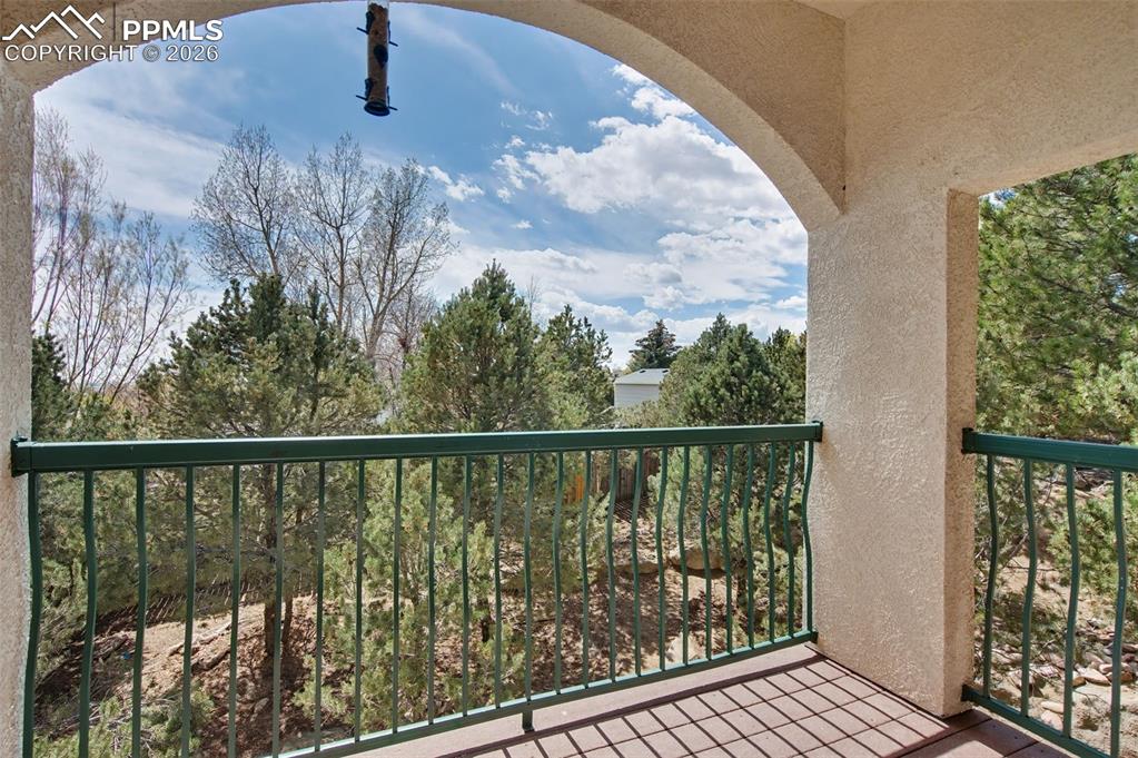 Image 19 of 25: Balcony