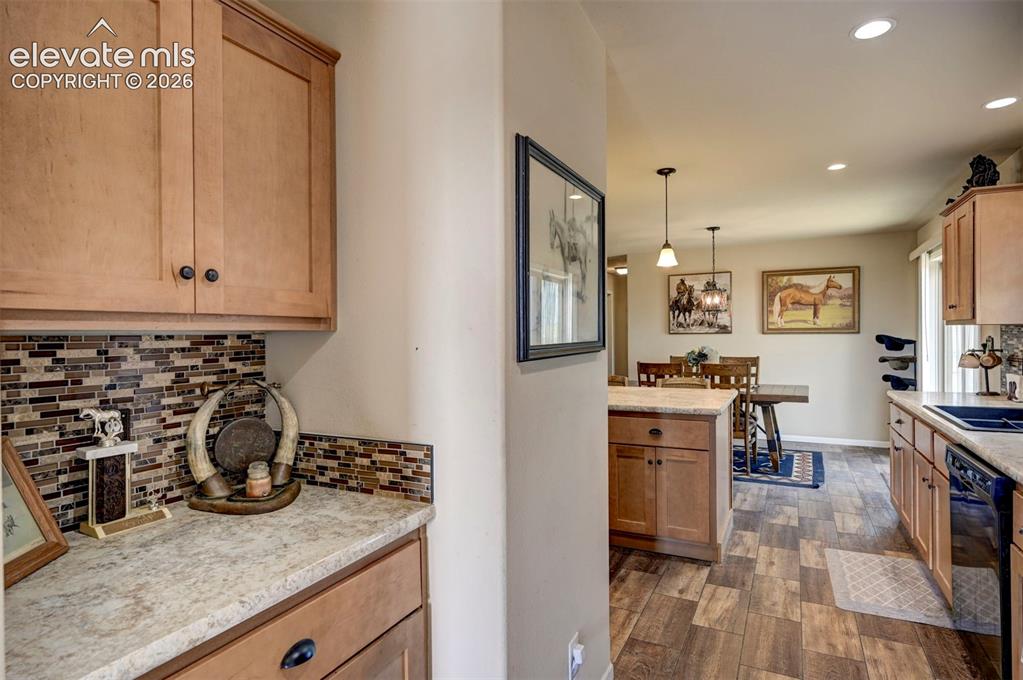 Image 21 of 50: kitchen nook (potential coffee, tea, smoothie bar)