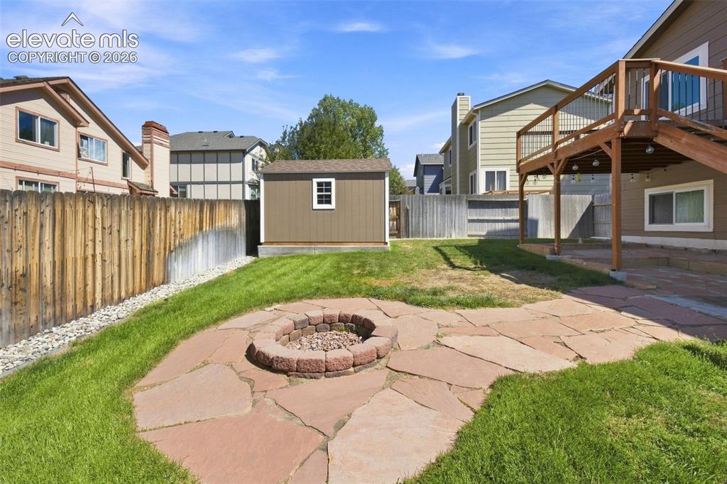 Image 10 of 43: Yard