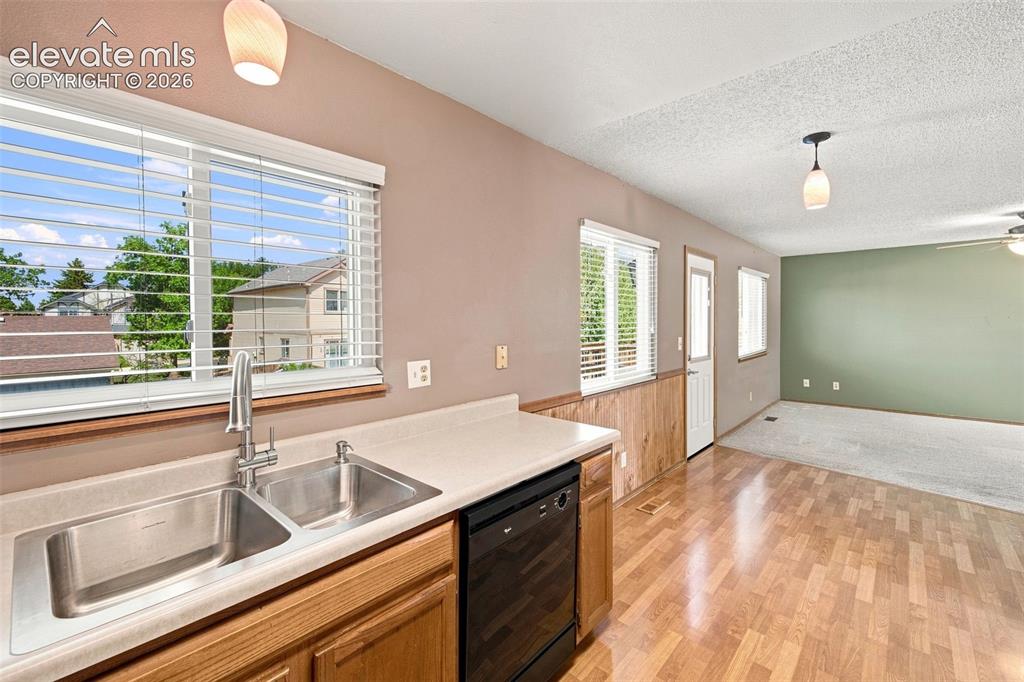 Image 13 of 43: Kitchen